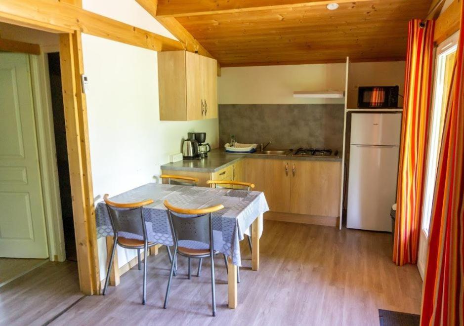 Domaine Des Epinettes Hotell Saint-Romain-de-Jalionas Eksteriør bilde